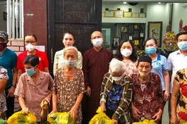 Chùa Lộc Dã, thiền viện Hải Đức trao quà người nghèo, người khiếm thị nhân mùa Vu lan 