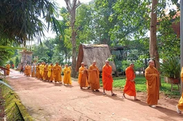 Chư Tăng Ni về dự pháp hội Vu lan tại chùa Đức Bổn A Lan Nhã