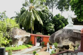 Tôn tượng Bồ-tát Quan Thế Âm nặng 3 tấn tại khuôn viên chùa Long Sơn