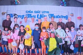 Các chùa trao học bổng, tặng quà Trung thu đến các em thiếu nhi