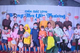 Các chùa trao học bổng, tặng quà Trung thu đến các em thiếu nhi