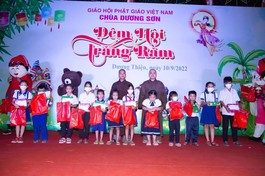 Thiếu nhi "Vui Tết Trung thu" tại các chùa