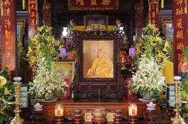 Hương án tưởng niệm cố Trưởng lão Hòa thượng Thích Huệ Ấn