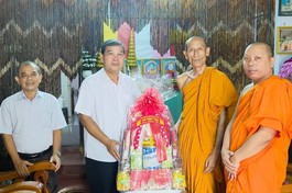 Trà Vinh: Lãnh đạo Tỉnh ủy thăm, chúc mừng lễ Sêne Đôlta tại chùa Âng và chùa Kompong