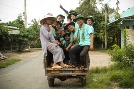 Mùa hè của Đại đức Thích Minh Lộc và các bạn sinh viên thiện nguyện chùa Pháp Vân 