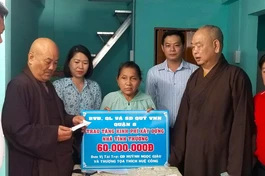 Ban Trị sự GHPGVN quận 8 trao tặng nhà tình thương