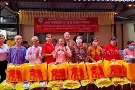 Tịnh xá Ngọc Duyên tặng 155 suất quà cho người mù huyện Hồng Ngự, Đồng Tháp