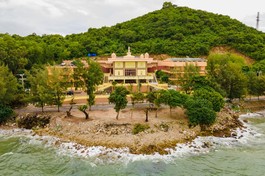 Di tích đắc đạo của Tổ sư Minh Đăng Quang tại Mũi Nai, Hà Tiên (Kiên Giang) - Ảnh: Pháp Đăng