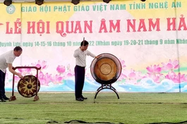 Đánh chiêng, trống chính thức khai mạc lễ hội Quan Âm Nam Hải 