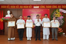 Trao Bằng khen đến tập thể, cá nhân có thành tích xuất sắc