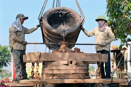 Đại hồng chung chùa Ngọc Luân có trọng lượng 1 tấn do các nghệ nhân Nam Định chế tác