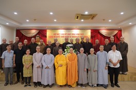 Câu lạc bộ Phóng viên - Cộng tác viên Báo Giác Ngộ chụp ảnh lưu niệm tại buổi họp mặt tổng kết công tác năm 2022