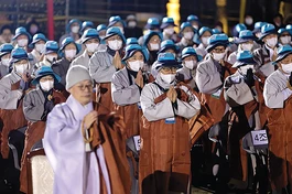 Tu sĩ Phật giáo thuộc tông phái Tào Khê của Hàn Quốc bắt đầu chuyến hành hương đi bộ 1.167km 