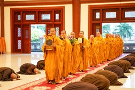 Cung nghinh chư tôn giáo phẩm quang lâm giới trường