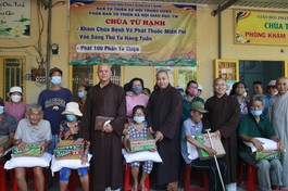 Phân ban Từ thiện xã hội Giáo dục T.Ư trao quà đến bệnh nhân nghèo tại phòng khám chùa Từ Hạnh