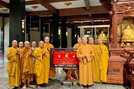 Hoà thượng Thích Thiện Minh và Tăng Ni TP.Thủ Đức khánh chúc Đức Pháp chủ GHPGVN