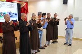 Nhà báo Nguyễn Công Thành hướng dẫn cách chụp hình bằng điện thoại