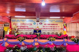 Hội trường diễn ra Hội thảo khoa học “Bảo tồn và phát huy giá trị văn hóa phi vật thể kinh lá buông”