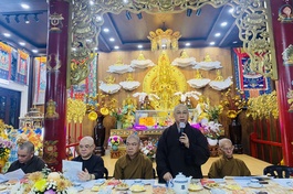 Thượng toạ Thích Minh Nhựt, chủ tọa phiên họp phát biểu