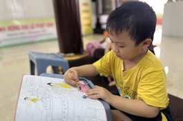 Chăm chút từng nét màu