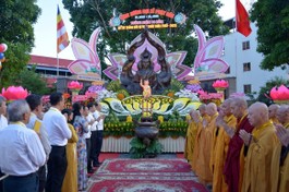 Quang cảnh buổi lễ sáng nay, 14-4-Quý Mão tại Công viên tượng đài Bồ-tát Thích Quảng Đức