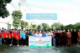 Lễ ra quân trồng cây xanh trên tuyến đường kênh 3, ấp 1, xã Lê Minh Xuân, H.Bình Chánh, TP.HCM