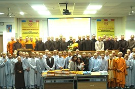 Chụp ảnh lưu niệm tại hội thảo