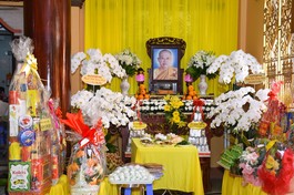 Di ảnh Ni trưởng Thích nữ Thắm Liên