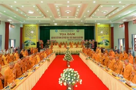 Chư tôn đức niệm Phật cầu gia hộ - 