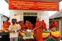 Trà Vinh: Hội Đoàn kết Sư sãi yêu nước H.Cầu Ngang trao tặng 6 nhà Đại đoàn kết