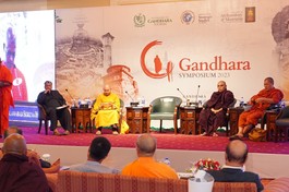 Đại diện Phật giáo đến từ các quốc gia thuyết trình tại hội nghị