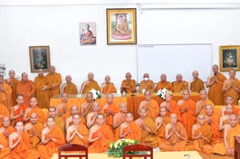 Chư Tăng hành giả an cư tại trường hạ Pháp viện Minh Đăng Quang chụp ảnh lưu niệm