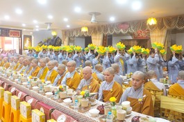 Chùa Đức Nguyên (H.Bình Chánh) tặng quà đến người khiếm thị