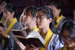 Phật tử phát nguyện quy y Tam bảo tại chùa Huê Nghiêm - TP.Thủ Đức (TP.HCM)