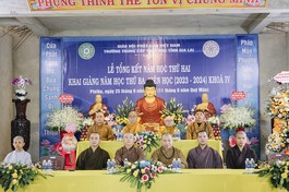 Chư tôn đức chứng minh buổi lễ khai giảng