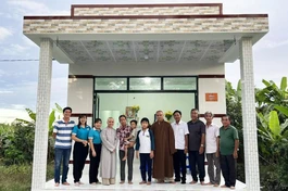 Đồng Tháp: Ban Trị sự GHPGVN H.Châu Thành trao tặng nhà tình thương