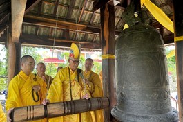 Hòa thượng Thích Châu Quang khai đại hồng chung
