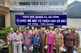 Chùa Huệ Quang thực hiện chương trình mổ mắt miễn phí cho các bệnh nhân nghèo