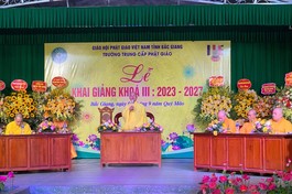 Hòa thượng Thích Thiện Văn, Trưởng ban Trị sự GHPGVN tỉnh Bắc Giang, Hiệu trưởng Trường Trung cấp Phật học tỉnh Bắc Giang phát biểu tại lễ khai giảng 