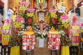 Giác linh đài cố Hòa thượng Thích Từ Hạnh