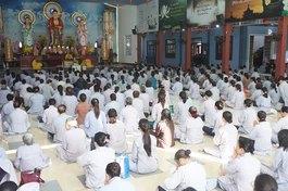 Đông đảo Phật tử về chùa Bà Đa dự khóa tu "Một ngày an lạc"