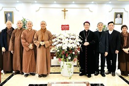 Ban Trị sự GHPGVN tỉnh Nghệ An, Ninh Bình chúc mừng Giáng sinh tại Giáo phận Vinh và Phát Diệm