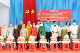 Trao 200 phần quà đến các hộ khó khăn tại xã Tân Tây, H.Gò Công Đông, Tiền Giang 