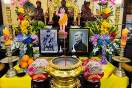 Di ảnh Hòa thượng Thích Từ Phong (bên phải), Tổ khai sơn chùa Kỳ Viên (Q.Phú Nhuận, TP.HCM)