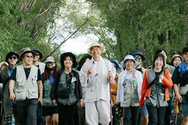 "Leo núi cho một bài tập trận quân sự khiến chúng ta cảm thấy đau đớn và khó chịu, trong khi cũng công việc đó nhưng chúng ta lại thích thú và háo hức khi giải trí. Bạn thấy đó, thái độ sẽ quyết định hạnh phúc hay khổ đau trong cuộc đời của chúng ta"