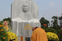 Cung kính đảnh lễ Thầy