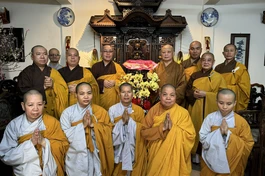 Đoàn Ban Trị sự GHPGVN Q.Tân Bình đảnh lễ khánh tuế Hòa thượng Thích Lệ Trang, Trưởng ban Trị sự GHPGVN TP.HCM