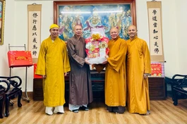 Chúc mừng năm mới đến Thượng tọa Thích Tâm Đức, Chứng minh Ban Trị sự GHPGVN tỉnh Thanh Hóa, nguyên Trưởng ban Trị sự GHPGVN tỉnh