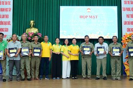 Các tự viện trên địa bàn H.Bình Chánh (TP.HCM) tặng quà Tết Giáp Thìn