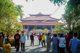 Đi lễ chùa đầu năm là nét đẹp truyền thống của người Việt Nam